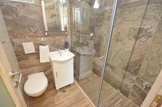 Апартаменты Apartments Lux S Тиват Номер-студио с кроватью размера "king-size"-6